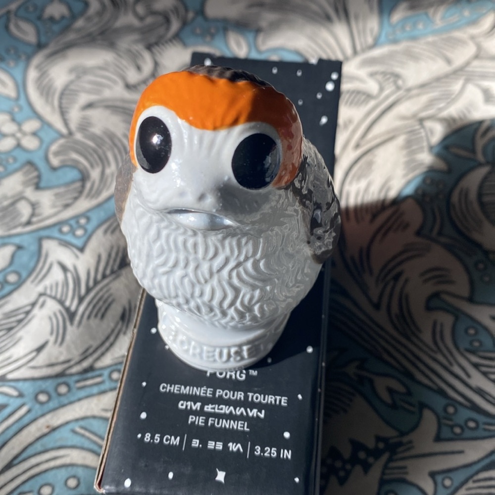 NIB Star Wars Le Creuset PORG pie bird